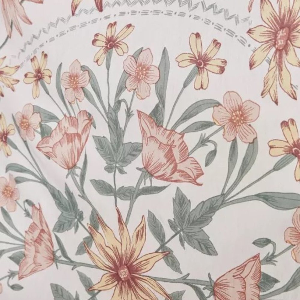 Urban Outfitters 'Clara Floral Tapestry' - Picture 3 of 3